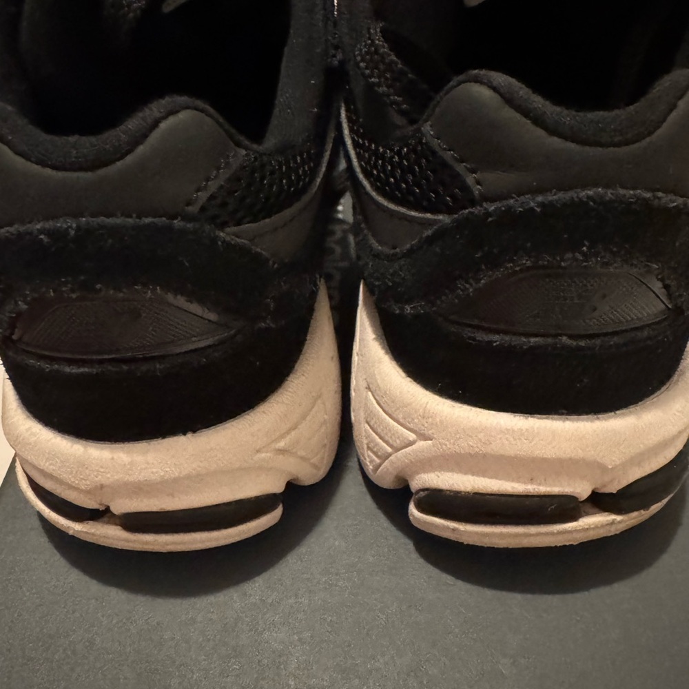 New Balance 2002 - Picture 6 of 7